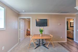 Unique Remodeled Ranch Apartment in Sanger!