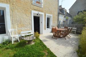 Gallery image of Maison de charme bord de mer - Avec jardin et wifi in Luc-sur-Mer