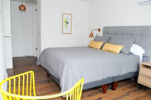 מיטה או מיטות בחדר ב-Apartment - Kennedy - Parque Arauco