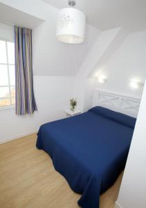 Llit o llits en una habitació de Résidence Odalys Le Domaine des Dunettes