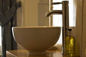 A bathroom at Ginnie's Guesthouse 