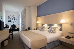 A bed or beds in a room at Hotel Nuevo Boston