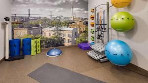 Posilňovňa alebo fitness centrum v ubytovaní Best Western Premier I-95 Savannah Airport/ Pooler West