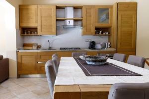 a kitchen with a table with chairs and a dining room at Villa Fenicottero in Porto Pino