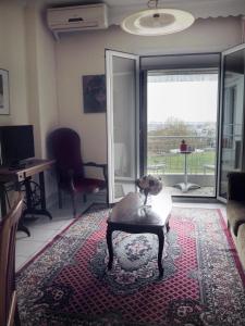 Foto da galeria de Sunny apartment near the center em Tessalônica
