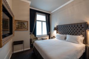 Postel nebo postele na pokoji v ubytování Hotel Manos Premier