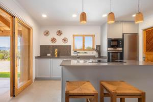 Kuchyň nebo kuchyňský kout v ubytování Villa Can Canavaret by SunVillas Mallorca