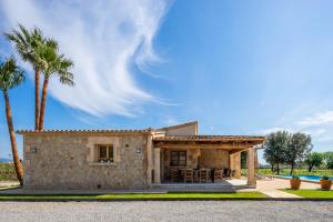 Bazén v ubytování Villa Can Canavaret by SunVillas Mallorca nebo v jeho okolí