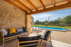 Bazén v ubytování Villa Can Canavaret by SunVillas Mallorca nebo v jeho okolí
