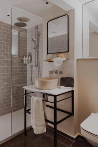 Gallery image of No 15 by GuestHouse, Bath in Bath