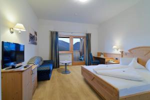 TV a/nebo společenská místnost v ubytování Hotel Haus an der Luck
