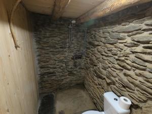 A bathroom at Bordes Pirineu, Costuix