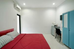En eller flere senge i et værelse på D'Paragon Kijang Utara