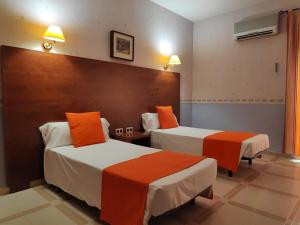 Giường trong phòng chung tại Hotel Perú by Bossh Hotels