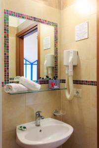 A bathroom at Mini Hotel Még 37 kép