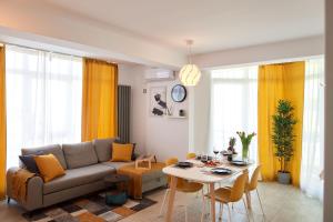 O zonă de relaxare la Fineloft Sea View Apartment-Spa n Pools beach resort