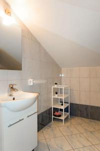 Kúpeľňa v ubytovaní Apartment Marija-3 by Interhome