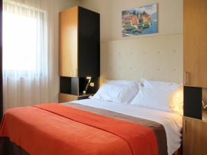 Ένα ή περισσότερα κρεβάτια σε δωμάτιο στο Apartment Belvedere Village-1 by Interhome
