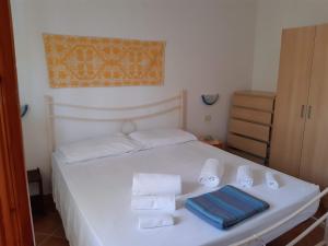 A bed or beds in a room at Mare & Mirice - Case Appartamenti Vacanza Még 37 kép