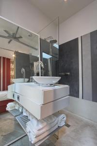 a bathroom with two sinks and a large mirror at Hôtel Le Dormeur du Val in Charleville-Mézières