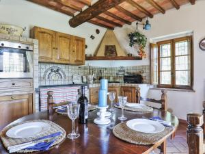 Kuchyňa alebo kuchynka v ubytovaní Holiday Home Casale Il Poggino by Interhome