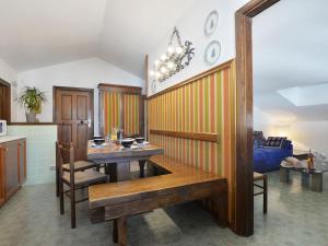 Ruang duduk di Apartment Condominio al Parco-7 by Interhome