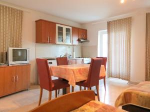 Kuchyňa alebo kuchynka v ubytovaní Holiday Home Bernardi by Interhome