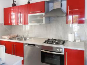 Kuchyňa alebo kuchynka v ubytovaní Holiday Home Bernardi by Interhome