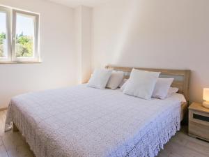 Postel nebo postele na pokoji v ubytování Apartment Villa 2 Pools-4 by Interhome