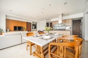 Gallery image of BUNGALOW by Kozystay 3BR Apartment at Kuningan in Jakarta