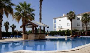 a swimming pool with a gazebo and palm trees at Estrela do Vau Mariosilvat in Portimão