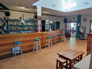 a bar in a restaurant with stools at Camping El Pinajarro in Hervás