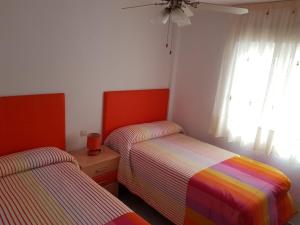 Postel nebo postele na pokoji v ubytování Laguna Beach + 13 fotografií