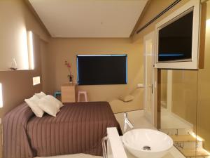 A bed or beds in a room at Motel Latino