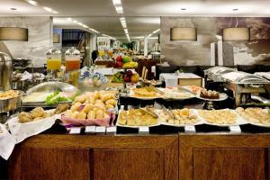 a buffet line with many different types of food at Sia Park Executive Hotel in Brasília