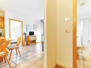TV a/nebo společenská místnost v ubytování Apartment Cesa Manzini-2 by Interhome