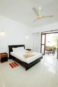 Postel nebo postele na pokoji v ubytování Hotel Neptune Bay unawatuna beach