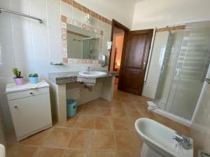 Phòng tắm tại Agriturismo Lu Branu