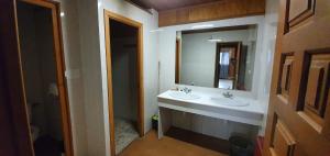 a bathroom with two sinks and a mirror at Albergue "El Aguila" in Candanchú