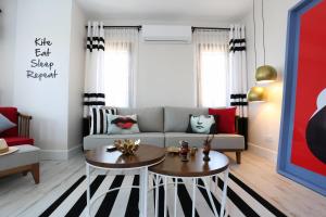 A seating area at ALPSUITES SAFRAN