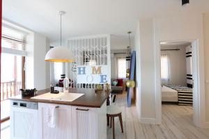 A bed or beds in a room at ALPSUITES SAFRAN