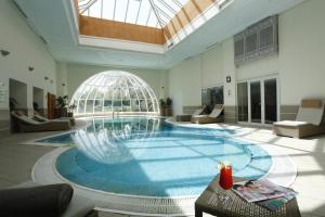 Bazén v ubytování Regency Tunis Hotel nebo v jeho okolí