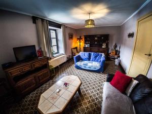 a living room with a couch and a table at B&B Aux 10 Clefs in Durbuy