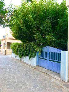Fotografie z fotogalerie ubytování Blue Seaside House with Garden v destinaci Skala Eresou
