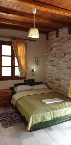 Postel nebo postele na pokoji v ubytování EVI Studios & Apartments