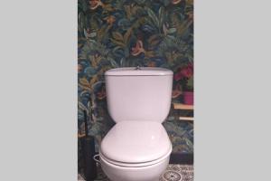 A bathroom at La musa del Poeta