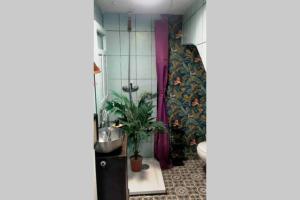 A bathroom at La musa del Poeta