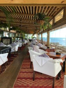 En restaurant eller et andet spisested på Piso en zona tranquila de - Torrequebrada Golf