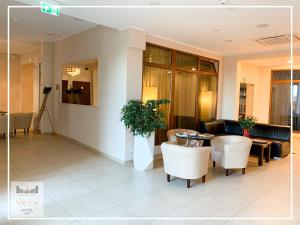 
The lobby or reception area at Hotel Sleep
