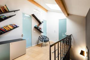 Perpustakaan di apartmen